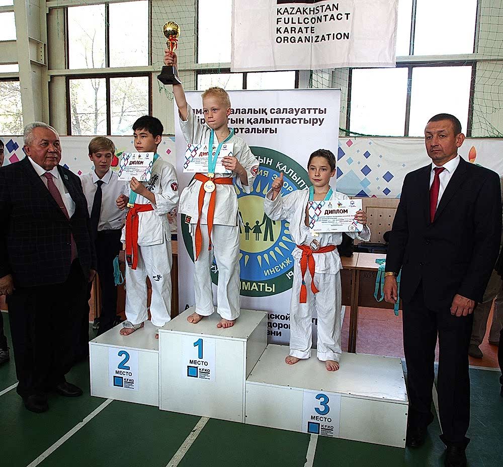 казаков максим чемпион